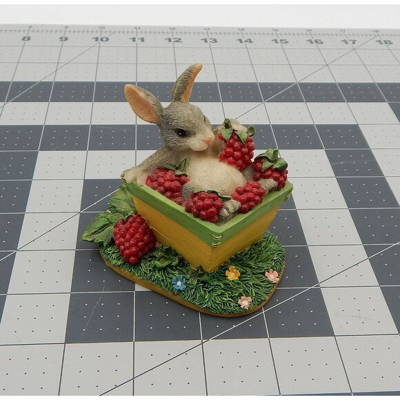 Charming Tails Bunny Figure The Berry Best Rabbit Berries 87/391 Fitz & Floyd - Picture 1 of 9